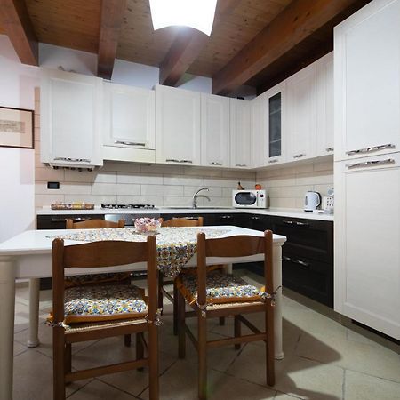 דירות La Casa Di Ambra קומאקיו מראה חיצוני תמונה